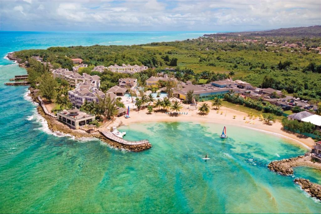 Decameron Club Caribbean Runaway Bay, Ramada All-Inclusive Resort Exterior foto