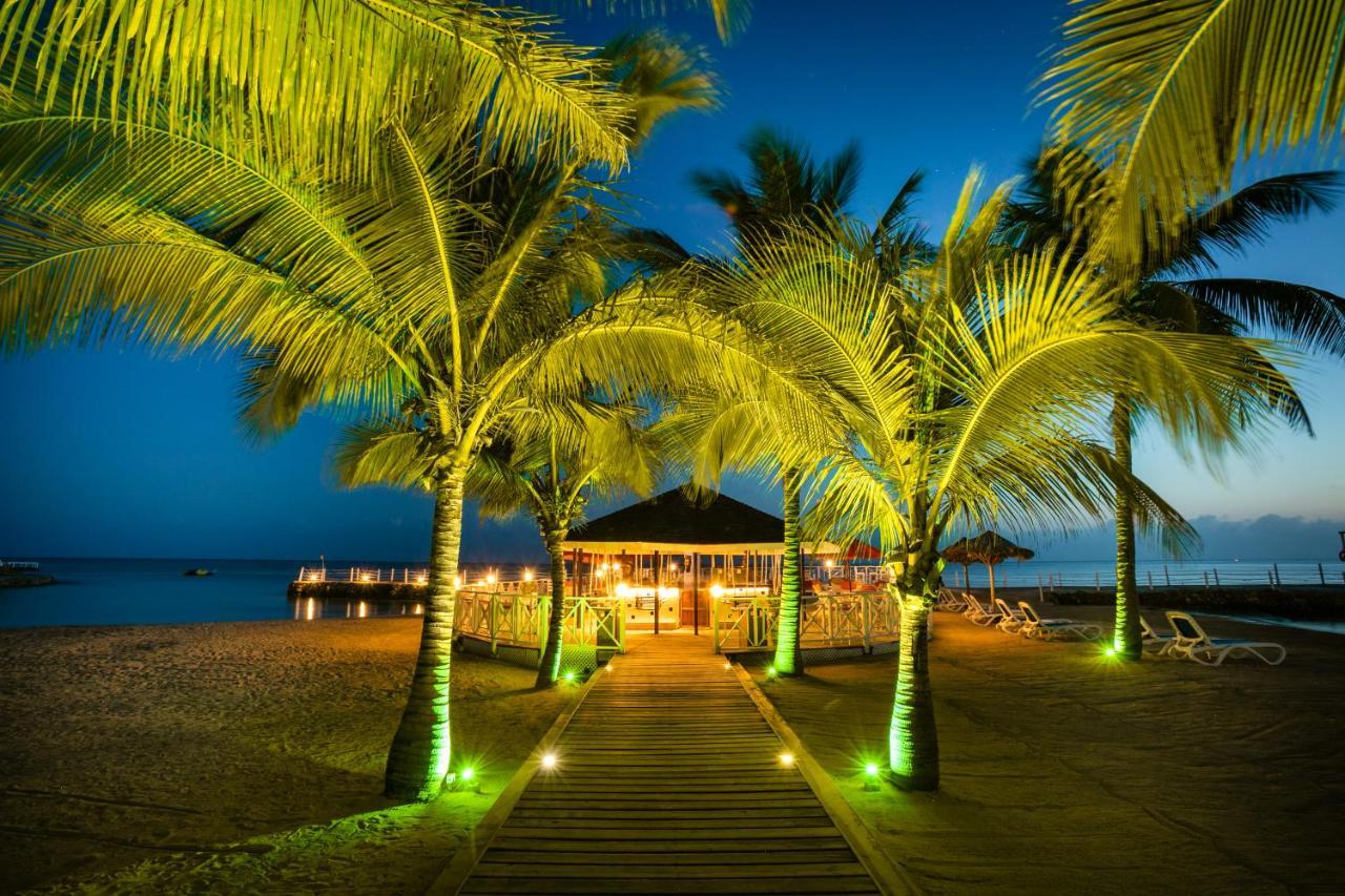 Decameron Club Caribbean Runaway Bay, Ramada All-Inclusive Resort Exterior foto